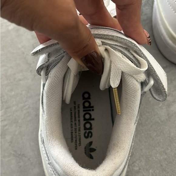 Adidas low form size 7.5 fits like an 8 - Picture 5 of 5